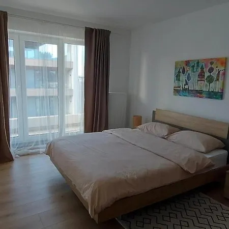 Lau Qualis Zona Coresi Mall Apartment *