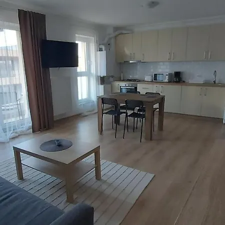 Lau Qualis Zona Coresi Mall Apartment