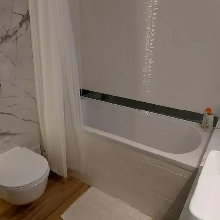 Apartment Lau Qualis Zona Coresi Mall *