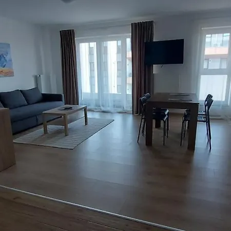 Lau Qualis Zona Coresi Mall Apartment