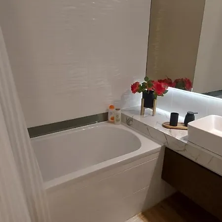 Apartment Lau Qualis Zona Coresi Mall