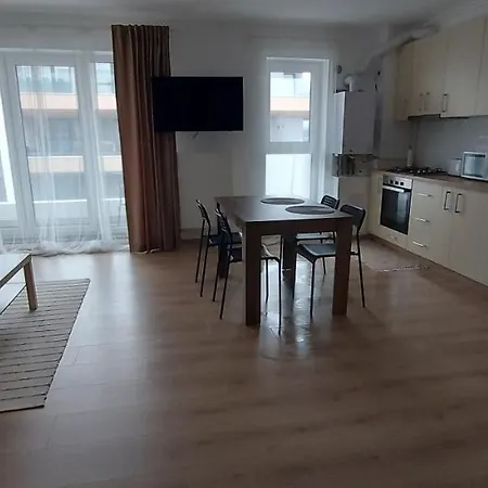 Lau Qualis Zona Coresi Mall Apartment *