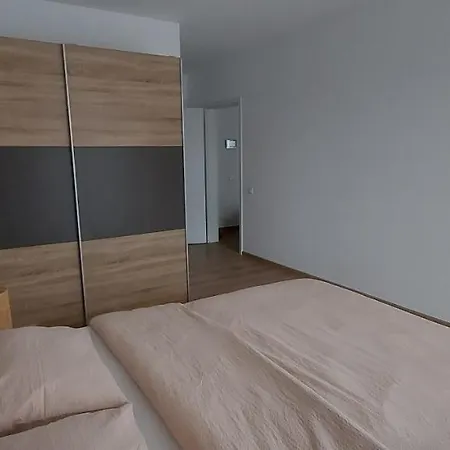 Apartment Lau Qualis Zona Coresi Mall *