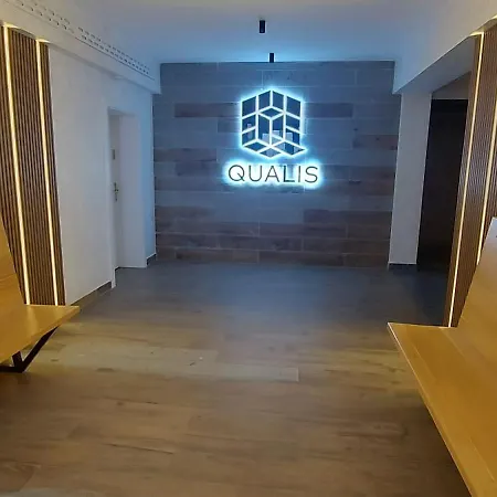 Apartment Lau Qualis Zona Coresi Mall
